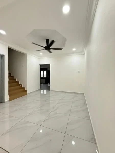 Living features: white painted walls, marble tile flooring, 5-blade ceiling fan with light, octagonal ceiling design, staircase with wooden steps, recessed downlights; style: modern.