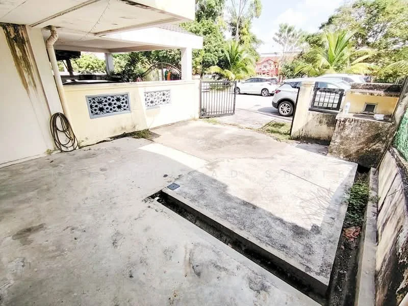 Exterior type: car porch; features: concrete flooring, open-air parking space, surrounded by greenery, gated entry, adjacent to residential street; style: modern.