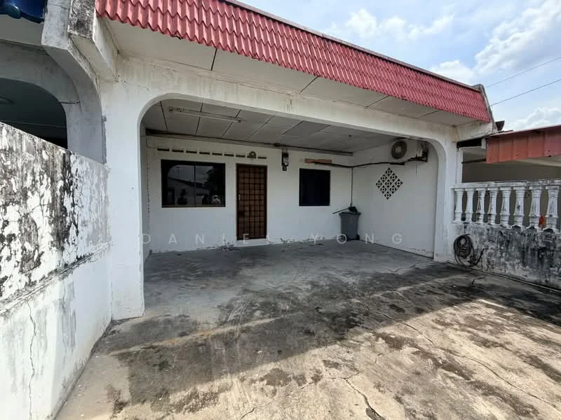 Exterior type: semi-detached house; features: red tiled roof, white painted facade, concrete flooring, covered car porch, window with grille, wall-mounted air conditioning unit, decorative wall with lattice pattern, exposed concrete wall, fence with balustrade, outdoor space; style: traditional.