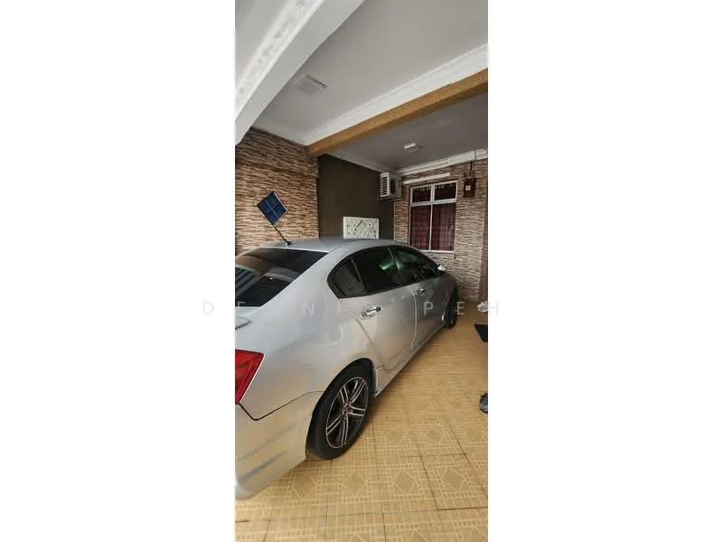 Exterior type: linked terrace house; features: car porch, grey tiled flooring, exposed brick wall, wall-mounted air conditioning unit, decorative wall clock, window with red curtains, ceiling with decorative moulding, satellite dish, interior lighting; style: modern.