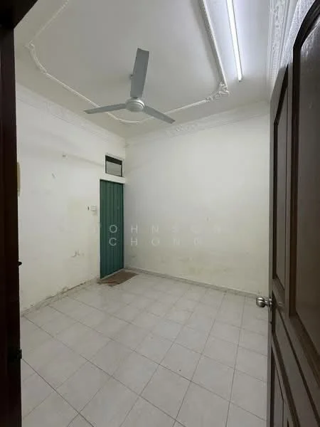 Room features: white painted walls, plain ceiling with crown moulding, ceiling fan, white tiled flooring, single wooden door, green door, no visible windows; style: minimalist.