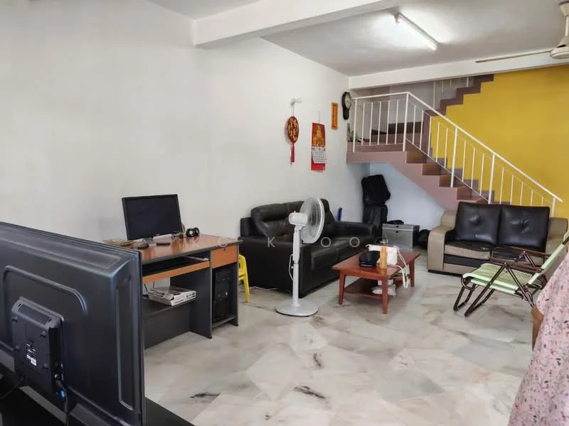 Living features: marble flooring, white painted walls, ceiling fan, 3-seater leather sofa, 2-seater fabric sofa, coffee table, TV console, wall-mounted TV, floor lamp, decorative wall art, staircase with white railing, open layout; style: modern.