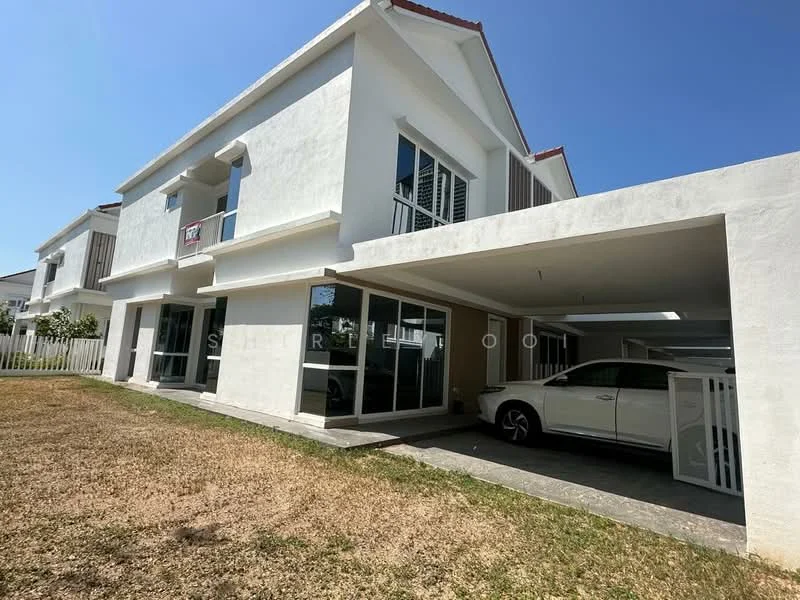 Exterior type: detached bungalow; features: white painted facade, flat roof, single-storey, manicured lawn, car porch with awning, sliding glass doors, windows with shutters, paved walkway; style: modern.