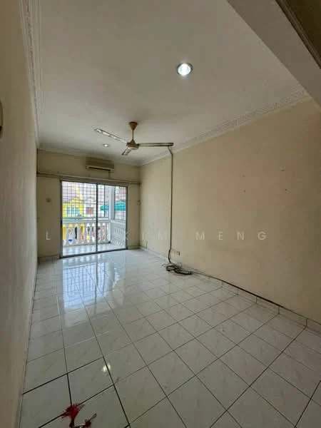 Living features: white painted walls, glossy white floor tiles, 5-blade ceiling fan, sliding glass door, floor-to-ceiling windows, air conditioning unit, crown moulding, natural light from windows.
