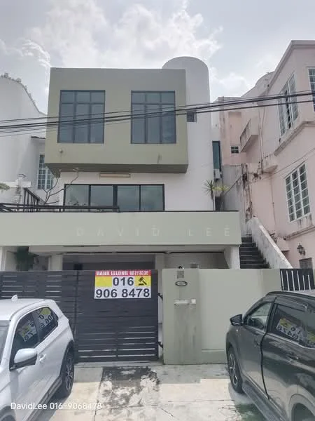 Exterior type: semi-detached house; features: white painted facade, green accent wall, flat roof, two-storey structure, manicured lawn, paved driveway, front gate, balcony on upper floor, large windows, outdoor plants; style: modern.