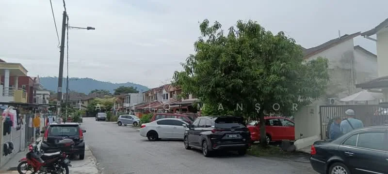 Exterior type: linked terrace house; features: residential street view, multiple parked cars, tree providing shade, two-storey houses, sidewalk, mountain view in background; style: modern.
