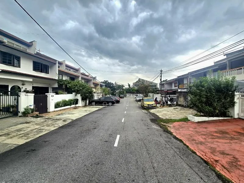 Exterior type: linked terrace house; features: residential street view, two-storey houses, manicured lawns, paved driveway, street parking, power lines visible, grey asphalt road, sidewalks, greenery along the street; style: modern.