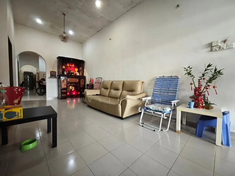 Living features: cream leather sofa, grey tiled flooring, white painted walls, exposed concrete ceiling, decorative wall shelf, small table with chairs, decorative plants, wall-mounted lighting fixture, open space layout; style: modern.