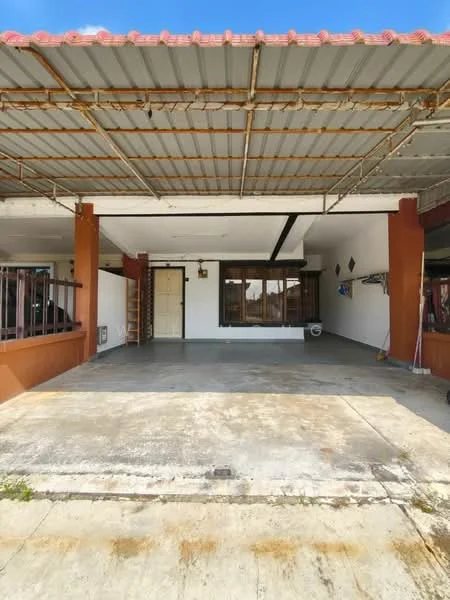 Exterior type: linked terrace house; features: covered car porch with metal roofing, concrete flooring, white painted facade, large front window, exposed brick wall, red accent wall, metal railing, outdoor lighting fixture, open space in front; style: modern.