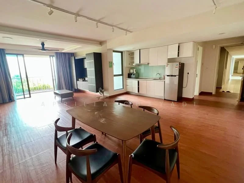 Living features: wooden flooring, floor-to-ceiling windows, sliding glass door, grey curtains, dining table with four chairs, sofa, TV console, kitchen cabinetry, stainless-steel fridge, built-in oven, microwave, kitchen sink, countertop, ceiling lights, air conditioning unit; style: modern; view: sea.