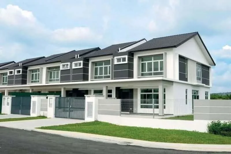 Exterior type: linked terrace house; features: two-storey building, white painted facade, grey accent panels, flat roof, multiple windows with grid design, fenced front yard, manicured lawn, paved driveway, surrounded by greenery, modern architectural style; style: modern.