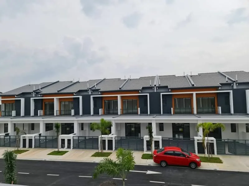 Exterior type: linked terrace house; features: two-storey building, grey and white painted facade, orange accent panels, flat roof, balconies with glass railings, manicured lawn, paved walkway, parking space in front, surrounding greenery, street view, multiple units in a row; style: modern.