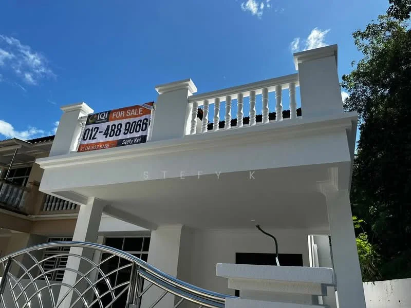 Exterior type: detached bungalow; features: white painted facade, flat roof, recessed balconies, balustrade on balcony, metal railing, signboard for sale, clear blue sky, surrounded by greenery; style: modern.