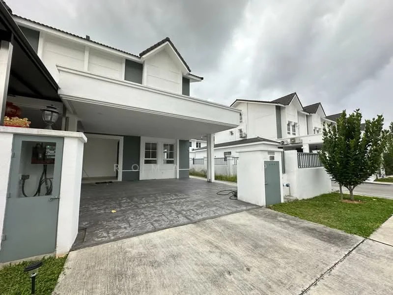 Exterior type: linked terrace house; features: white painted facade, flat roof, approximately 2-storey, manicured lawn, stone-paved driveway, covered car porch, fenced perimeter, concrete walkway, landscaped garden, modern architectural design; style: modern.