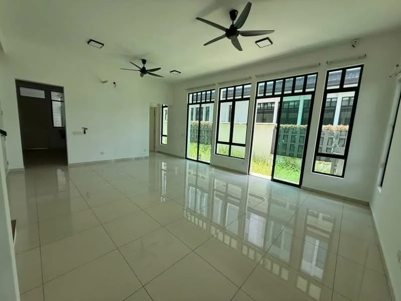 Living features: glossy ceramic tile flooring, white painted walls, tray ceiling, 3-blade ceiling fan, floor-to-ceiling windows, sliding glass door, green garden view, natural light from windows, recessed downlights; style: modern; view: garden.