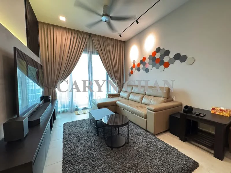 Living features: 3-seater leather sofa in beige, coffee table, wall-mounted TV, TV console, area rug with geometric pattern, 5-blade ceiling fan with light, floor-to-ceiling windows, sheer curtains, decorative wall with hexagonal accents, light-colored walls, tile flooring; style: modern; view: city.