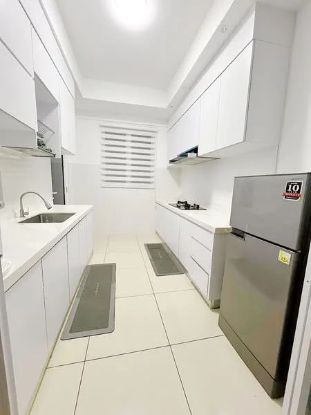 Kitchen features: white cabinetry, stainless-steel fridge, single-bowl stainless-steel sink, chrome pull-down faucet, white quartz countertop, built-in gas hob, exhaust hood, tile backsplash, ceramic tile flooring, recessed downlights, window with blinds, two kitchen mats; style: modern.