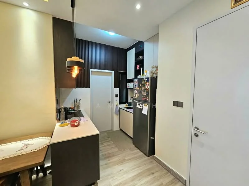 Kitchen features: white quartz countertop, black cabinetry, stainless-steel fridge, built-in oven, 4-burner gas hob, pendant light, wooden dining table, grey laminate flooring, wall-mounted cabinets, open shelving, kitchen sink, decorative wall paneling; style: modern.