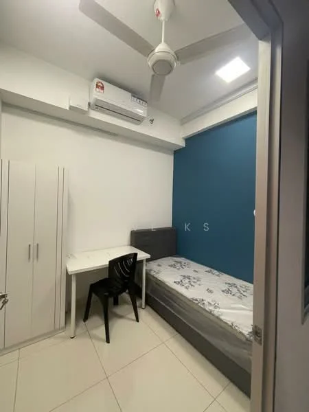 Bedroom features: single bed with grey upholstered headboard, white bedding with floral pattern, study desk in white, black plastic chair, 1 wall-mounted split AC, recessed LED downlights, blue accent wall, white painted walls, tile flooring; style: modern.