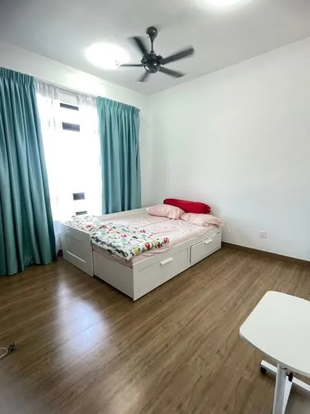 Bedroom features: queen-size bed with pink bedding, white bed frame with storage drawers, light blue curtains, floor-to-ceiling window, wooden flooring, 5-blade ceiling fan, white walls, study desk; style: modern.