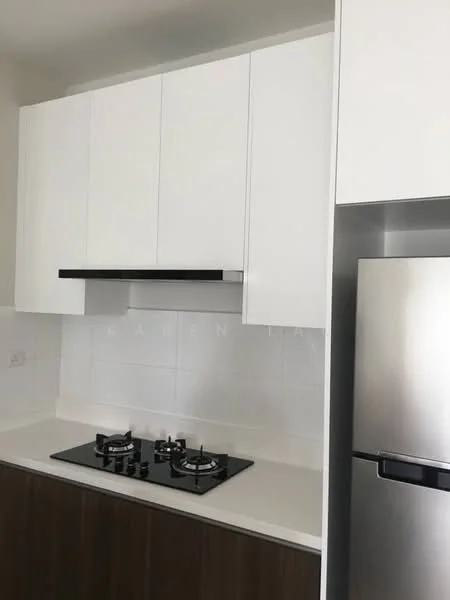 Kitchen features: white upper cabinets, brown lower cabinets, black gas cooktop with 3 burners, stainless-steel range hood, white countertop, white tiled backsplash, stainless-steel fridge; style: modern.