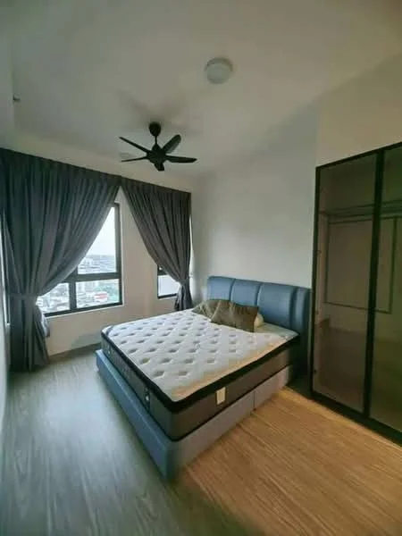 Bedroom features: queen-size bed, upholstered headboard, 5-blade ceiling fan, floor-to-ceiling window, grey curtains, wooden flooring, built-in wardrobe with sliding doors, decorative throw pillow; style: modern; view: city.
