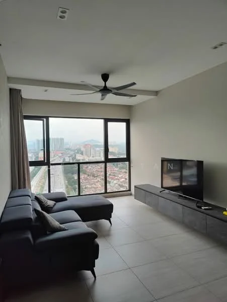 Living features: 3-seater fabric sofa in dark grey, chaise lounge, wall-mounted TV, TV console in grey, floor-to-ceiling windows, city skyline view, 5-blade ceiling fan, light-colored walls, tile flooring, curtains, decorative cushion; style: modern; view: city.
