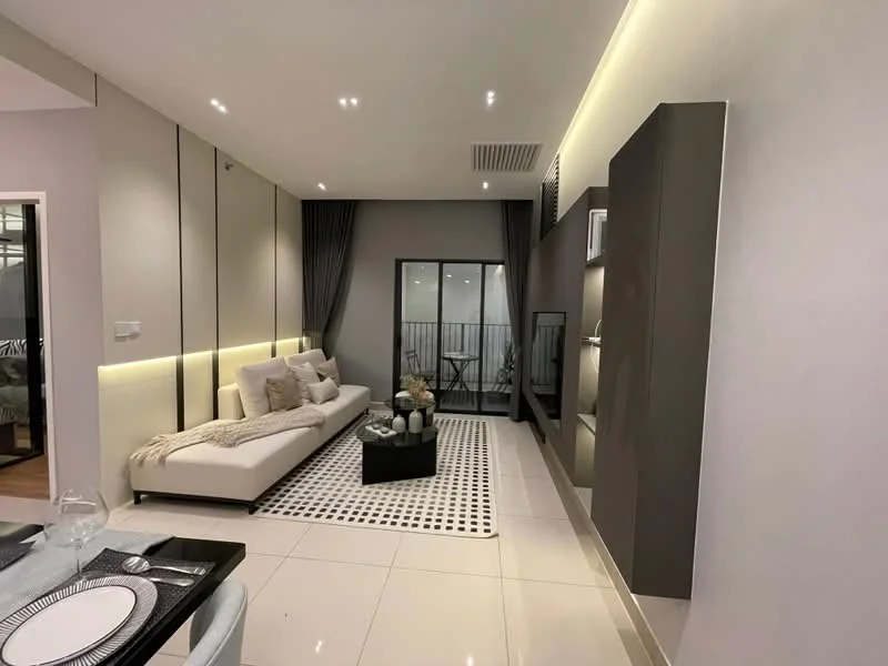 Living features: white fabric sofa, black and white area rug with geometric pattern, glass coffee table, floor-to-ceiling windows, grey accent wall, recessed LED downlights, curtains, decorative vases on coffee table, wall-mounted mirror, built-in cabinetry, polished tile flooring; style: modern; view: city.