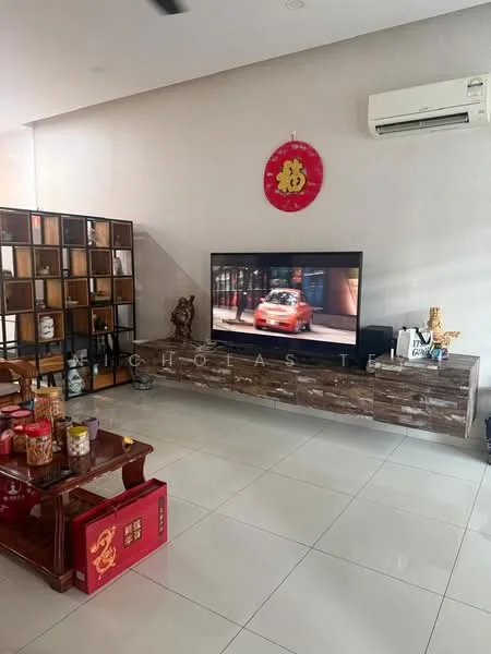Living features: white painted walls, glossy tile flooring, ceiling-mounted air conditioning unit, wall-mounted TV, wooden TV console, coffee table, decorative figurines, open shelving unit, decorative wall hanging; style: modern.