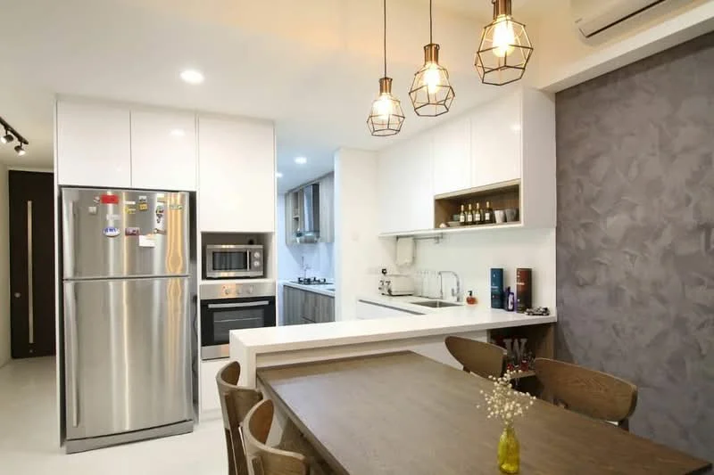 Kitchen features: stainless-steel fridge, built-in microwave, built-in oven, 4-burner gas hob, white shaker cabinets, grey accent wall, white quartz countertop, pendant lights, dining table with wooden finish, wooden dining chairs, recessed downlights, wall-mounted air conditioning unit; style: modern.