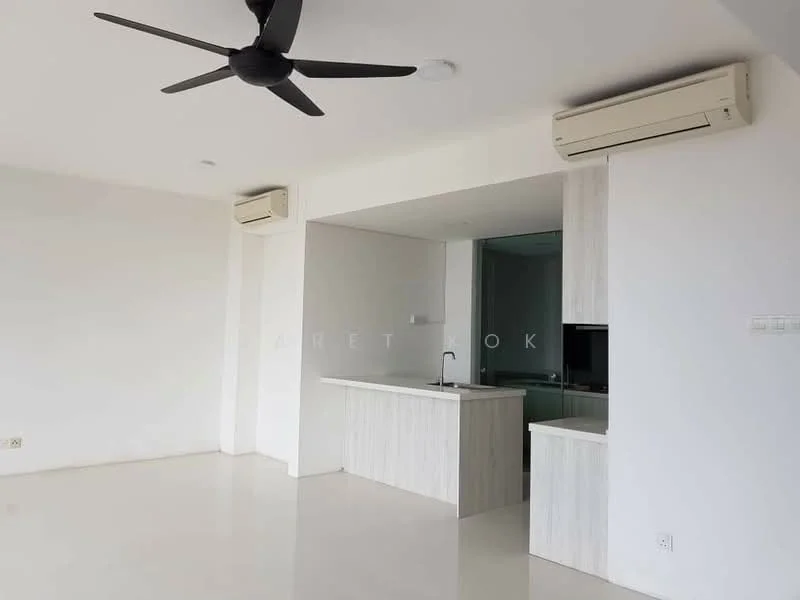 Living features: white painted walls, polished concrete flooring, 5-blade ceiling fan in black, 2 wall-mounted split AC units, kitchen island with countertop, open layout to kitchen, recessed ceiling lights; style: modern.