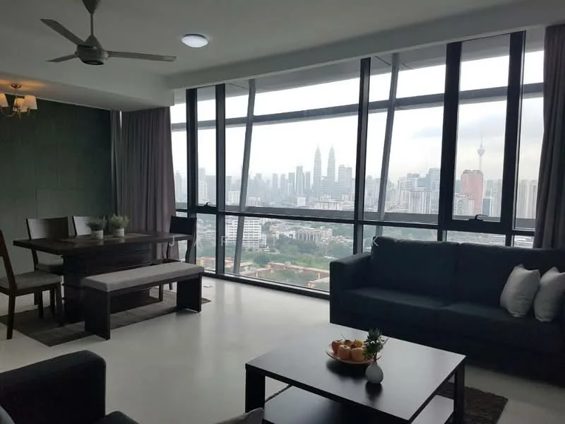 Living features: floor-to-ceiling windows, city skyline view, 3-blade ceiling fan, sofa in dark fabric, coffee table, dining table with chairs, bench seating, decorative cushions, light fixture on ceiling, curtains, area rug; style: modern; view: city.