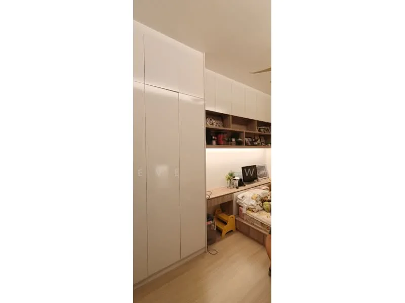 Bedroom features: white built-in wardrobe with sliding doors, wooden shelving above the bed, bed with bedding and decorative pillows, light-colored wooden flooring, ceiling fan, decorative items on shelves, soft lighting, wall-mounted TV; style: modern.