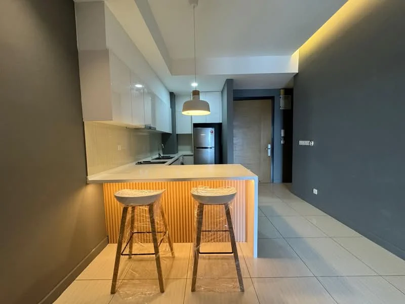 Kitchen features: white cabinetry, grey accent wall, marble countertop, stainless-steel fridge, built-in oven, 4-burner gas hob, pendant light, bar stools, tile flooring, open layout; style: modern.