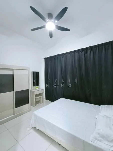 Bedroom features: white walls, white ceiling, 5-blade ceiling fan with light, queen-size bed with white bedding, sliding mirror wardrobe, nightstand, wall-mounted TV, tile flooring, black curtains; style: modern.