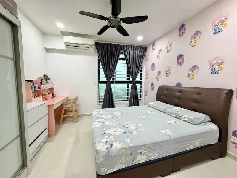 Bedroom features: king-size bed with upholstered headboard, floral bedspread, 2 bedside lamps, study desk with chair, built-in wardrobe with sliding doors, floor-to-ceiling windows, grey curtains, ceiling fan with light, air conditioning unit, decorative wall with character motifs, light-colored tile flooring, white painted walls; style: modern; view: city.