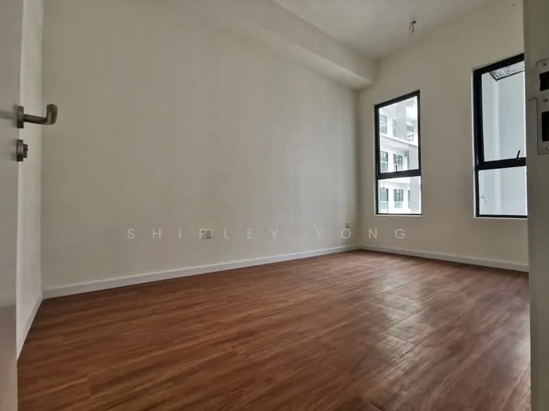 Room features: light wood laminate flooring, white painted walls, large windows, natural light, high ceiling; style: modern.