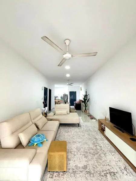 Living features: 3-seater fabric sofa in beige, 2-seater fabric sofa in beige, coffee table, TV console, wall-mounted TV, area rug with geometric pattern, 5-blade ceiling fan, recessed downlights, white painted walls, light-colored flooring, decorative plant, decorative turtle toy; style: modern.