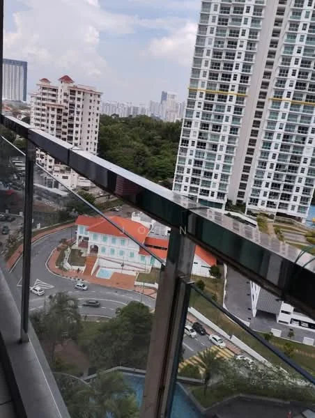 Room style: modern; view: city.