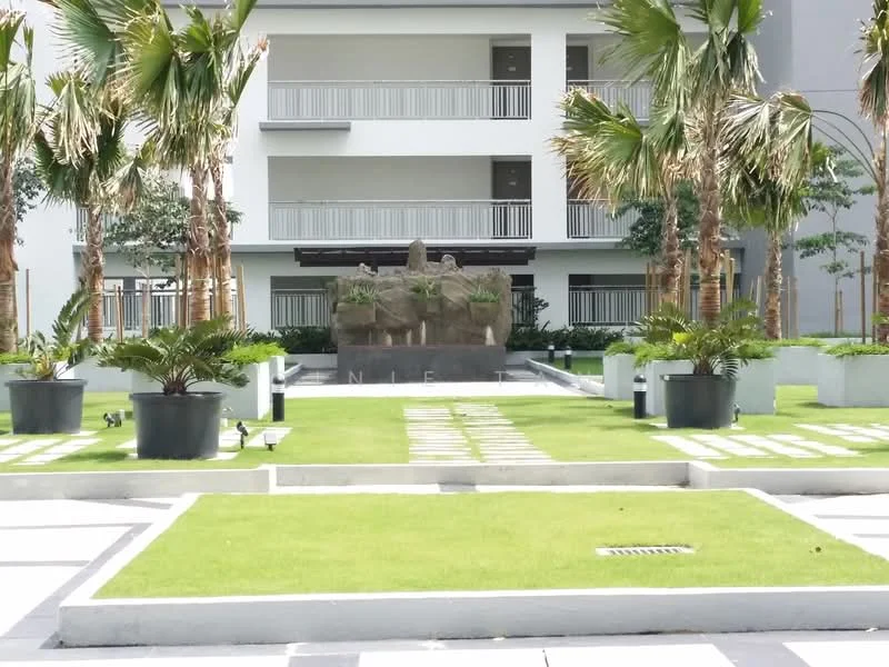 Exterior type: low-rise apartment block; features: manicured lawn, palm trees, decorative stone sculpture, paved walkway, planters with greenery, balconies on upper floors, modern architecture, landscaped garden area; style: modern.