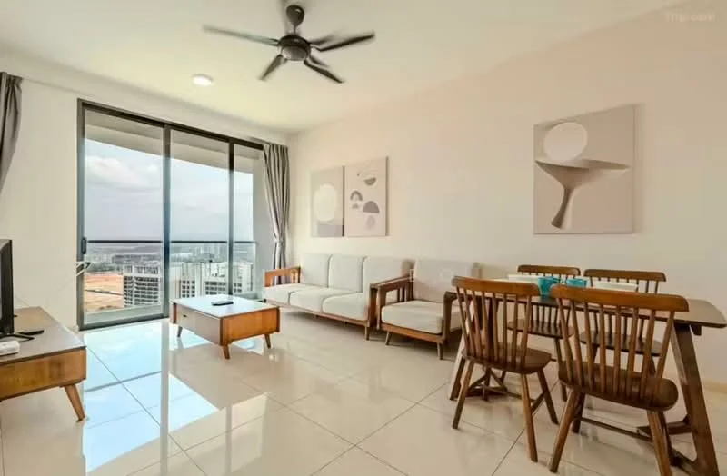 Living features: 3-seater fabric sofa in light color, 2 wooden armchairs, wooden coffee table, dining table with 4 wooden chairs, floor-to-ceiling windows, city view, light-colored walls, recessed downlights, ceiling fan, glossy tile flooring; style: modern; view: city.