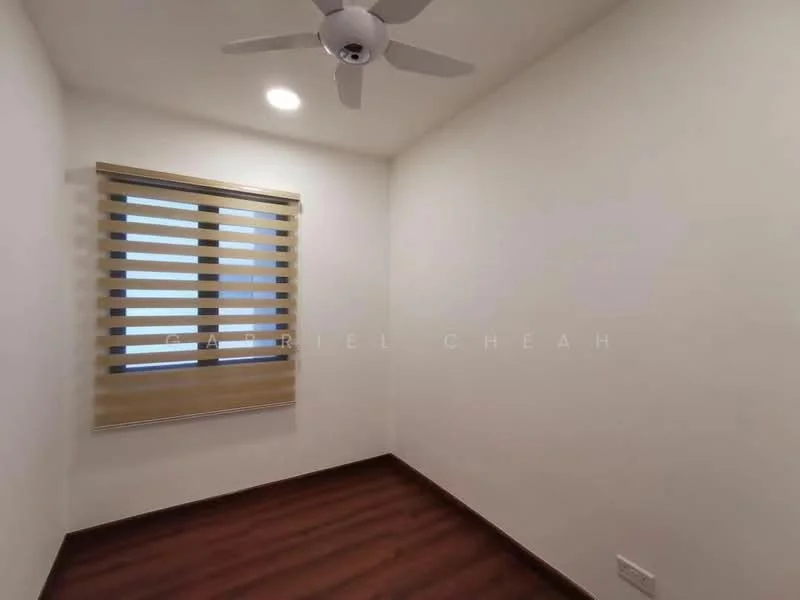 Room features: white painted walls, wooden flooring, ceiling fan, window with horizontal blinds.