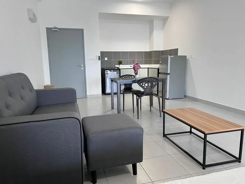 Living features: grey fabric sofa, coffee table with wooden top and black metal frame, 2 dining chairs, refrigerator, built-in kitchen cabinets, grey tiled backsplash, grey floor tiles, wall-mounted air conditioning unit, white painted walls, open layout; style: modern.