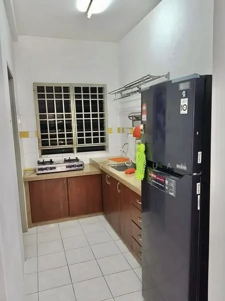 Kitchen features: white painted walls, ceramic tile flooring, laminate countertop, wood cabinetry in brown, stainless-steel fridge, 4-burner gas hob, window with grid pattern, shelf above countertop, orange cutting board, green kitchen towel; style: modern.