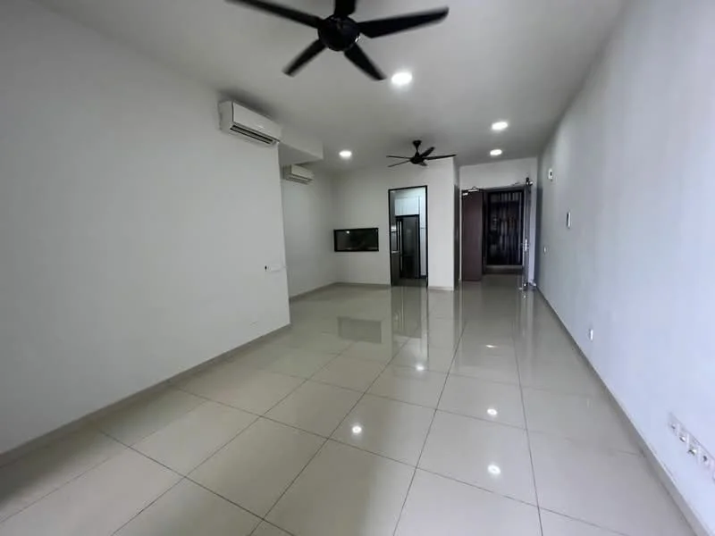 Living features: white painted walls, glossy ceramic tile flooring, 2 ceiling fans, recessed LED downlights, wall-mounted TV, air conditioning unit, open layout, large windows, neutral color scheme; style: modern.