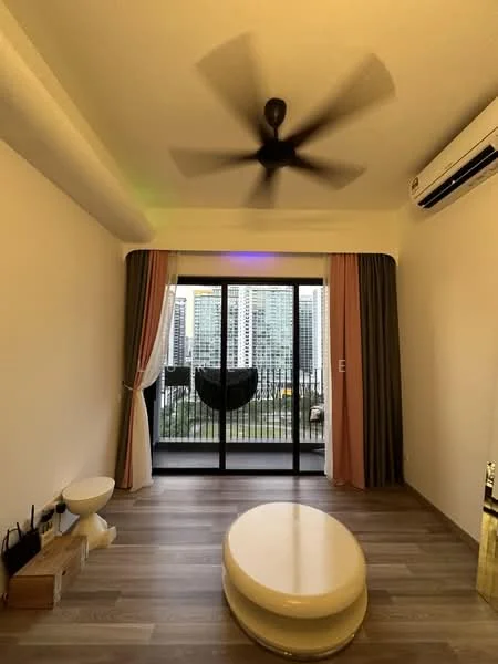 Living features: wooden flooring, white painted walls, 5-blade ceiling fan, floor-to-ceiling sliding glass door, curtains in grey and pink, wall-mounted air conditioning unit, round coffee table, decorative wall shelf, balcony view; style: modern; view: city.