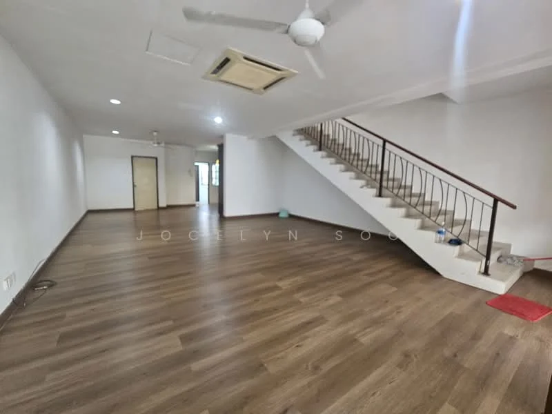 Living features: laminate flooring, white painted walls, ceiling fan, staircase with railing, large windows, open layout, air conditioning unit, light fixtures; style: modern.
