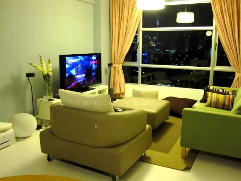 Living features: floor-to-ceiling windows, city skyline view, 3-seater fabric sofa in green, 2-seater fabric sofa in beige, coffee table, TV console, wall-mounted TV, area rug, decorative cushions, hanging pendant lights, curtains, decorative plants; style: modern; view: city.