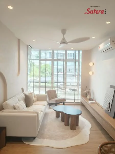 Living features: 3-seater fabric sofa in white, coffee table with round top and three legs, area rug with neutral color, wall-mounted TV console, wall-mounted TV, ceiling fan, recessed downlights, large floor-to-ceiling windows, wooden wall paneling, air conditioning unit; style: modern; view: garden.