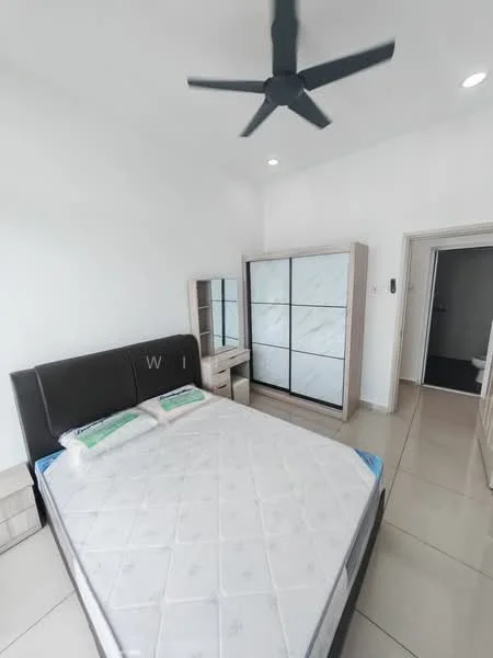 Bedroom features: king-size bed, upholstered headboard, 2 bedside tables, built-in wardrobe with sliding doors, ceiling fan, recessed downlights, white painted walls, tile flooring; style: modern.